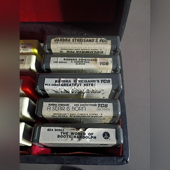 Lot of 8 track tapes untested Barbara Streisand Chuck Berry John Denver in stora - Picture 2 of 8